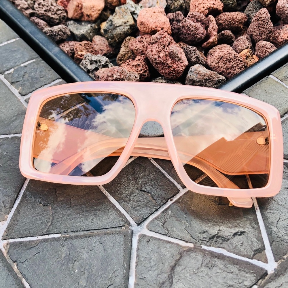Oversized Shades - Picture 2 of 8